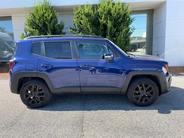 Used 2018 Blue Jeep Latitude image 3