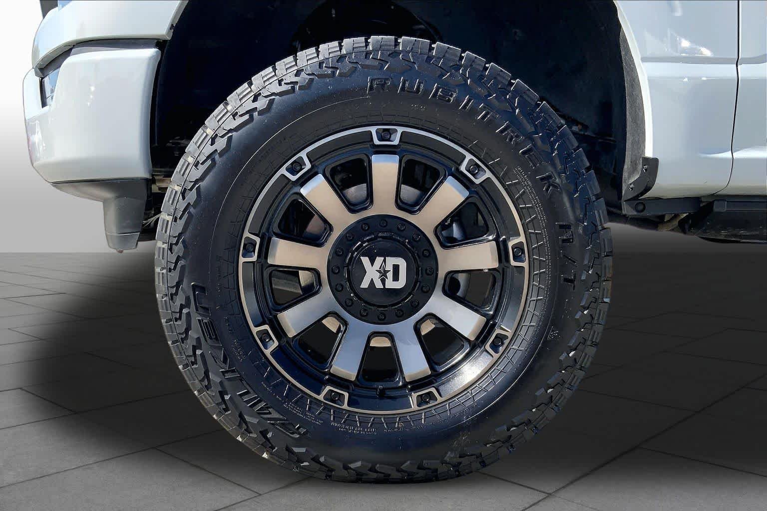 Used 2023 Avalanche Gray Ford XLT image 20