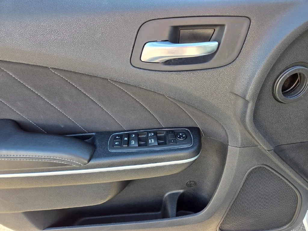 Used 2022 White Dodge SXT image 22
