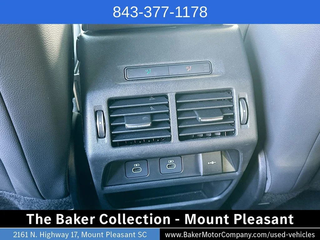 Used 2024 White Land Rover SE image 27