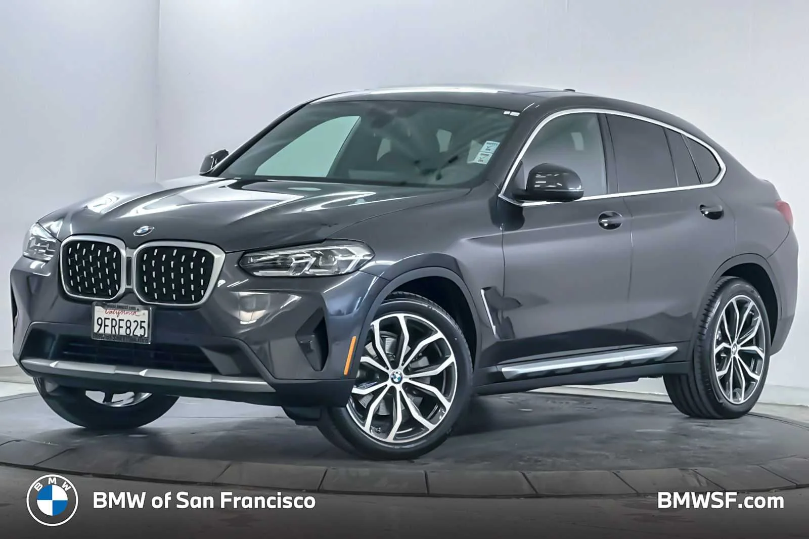 2023 BMW X4 xDrive30i's photo