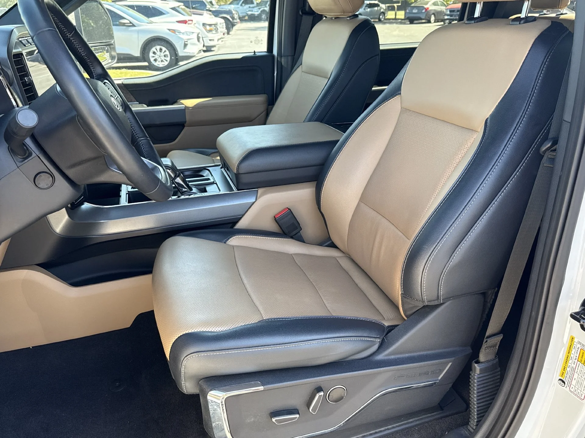 Used 2023 White Metallic Ford Lariat image 11