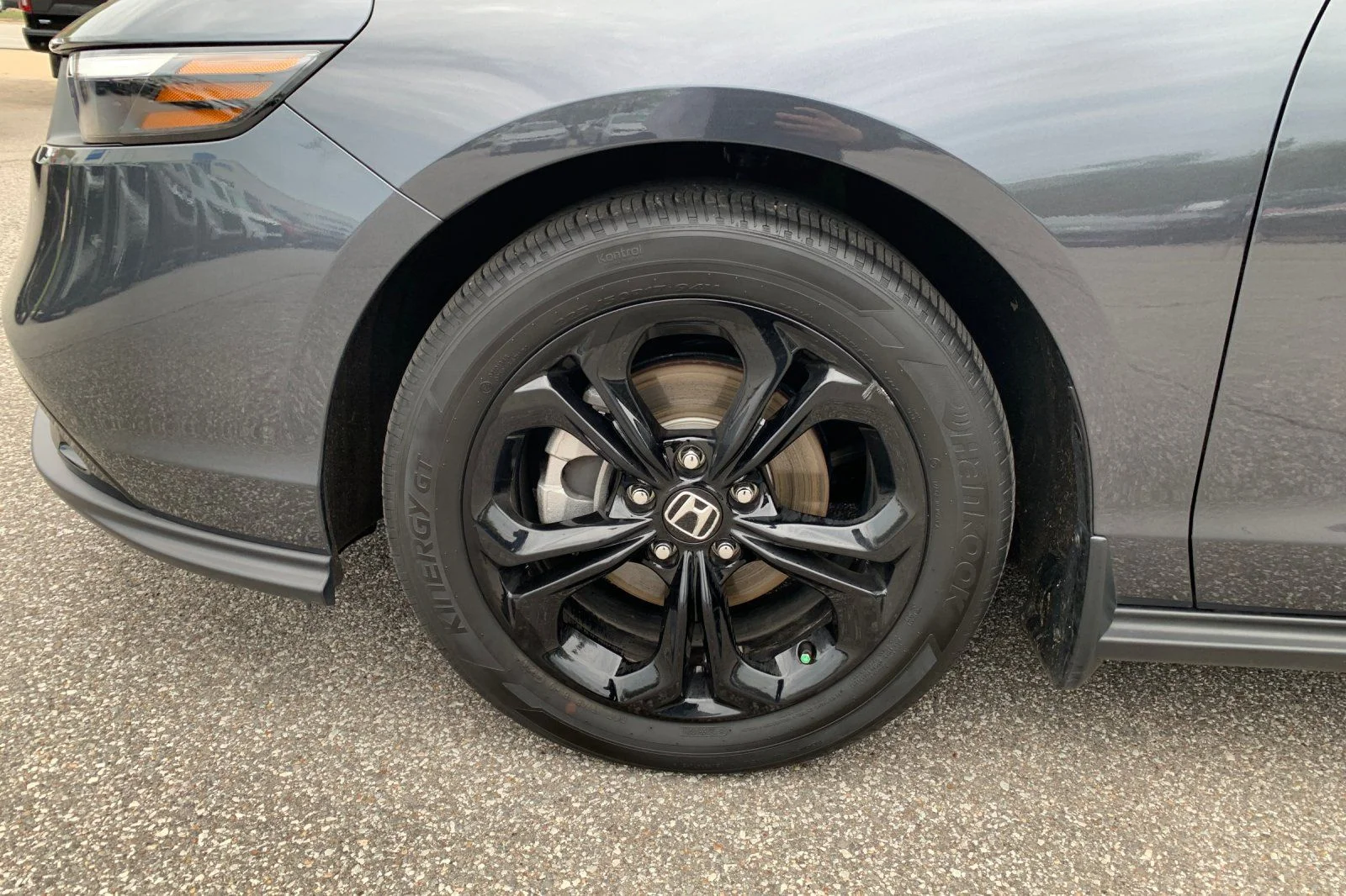 Used 2025 Gray Honda SE image 32