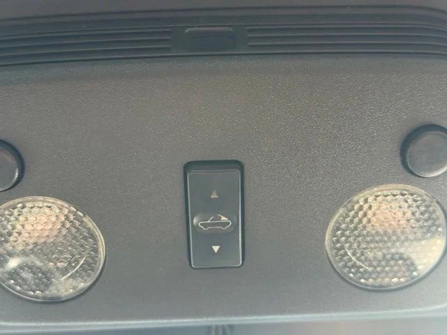 Used 2011 Silver Ford V6 Premium image 5