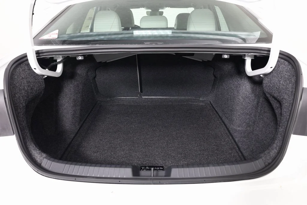 2025 Volkswagen Jetta SE - Photo 15