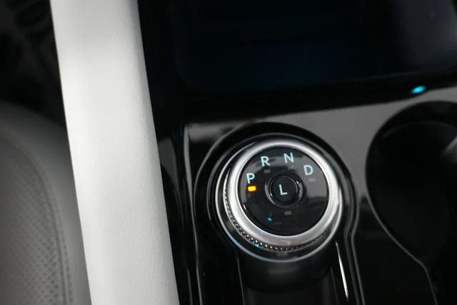 New 2026 Star White Metallic Tri-Coat Ford Platinum™ image 24