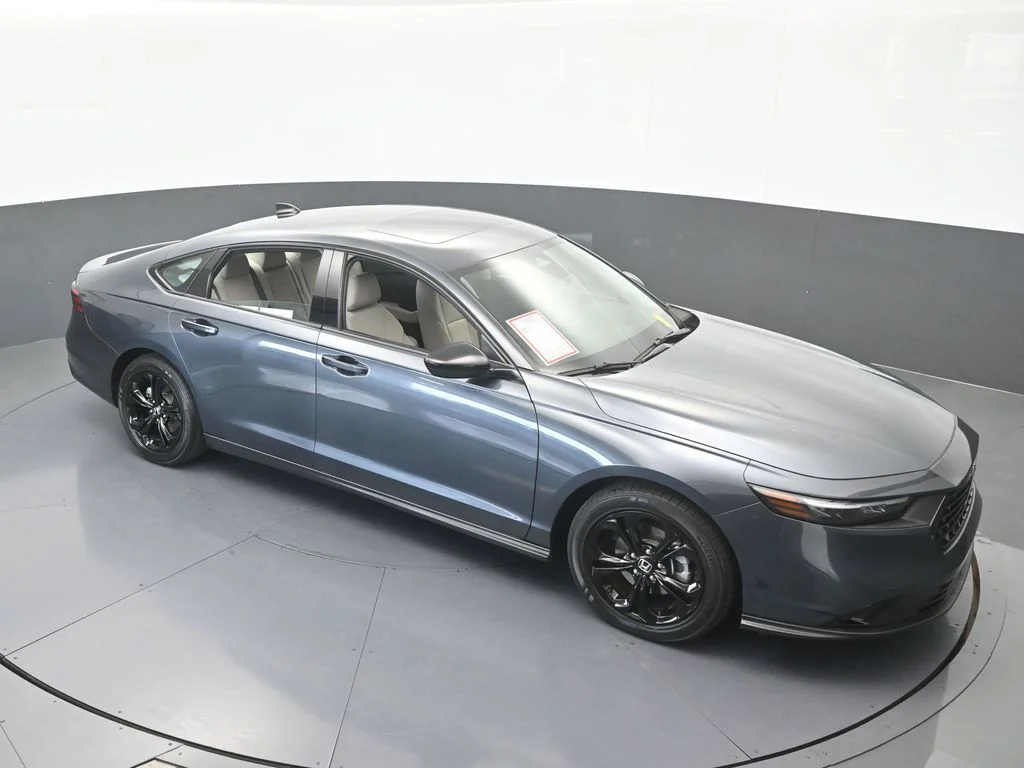 Used 2025 Gray Honda SE image 52