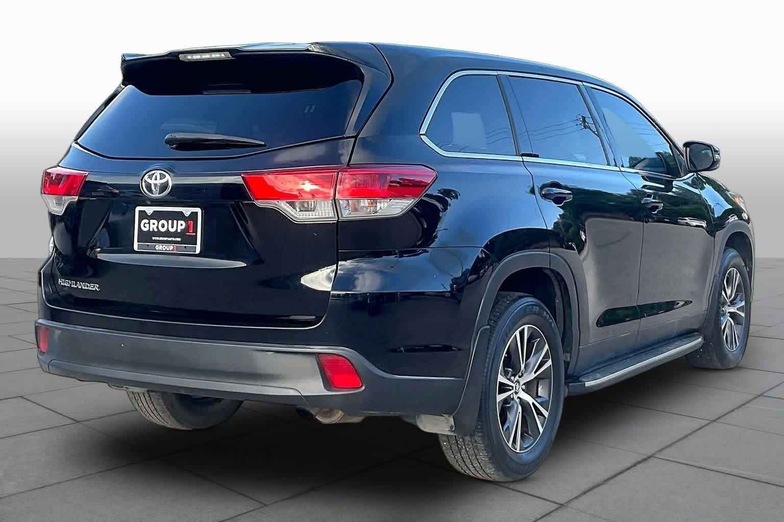 Used 2019 Midnight Black Metallic Toyota LE image 13