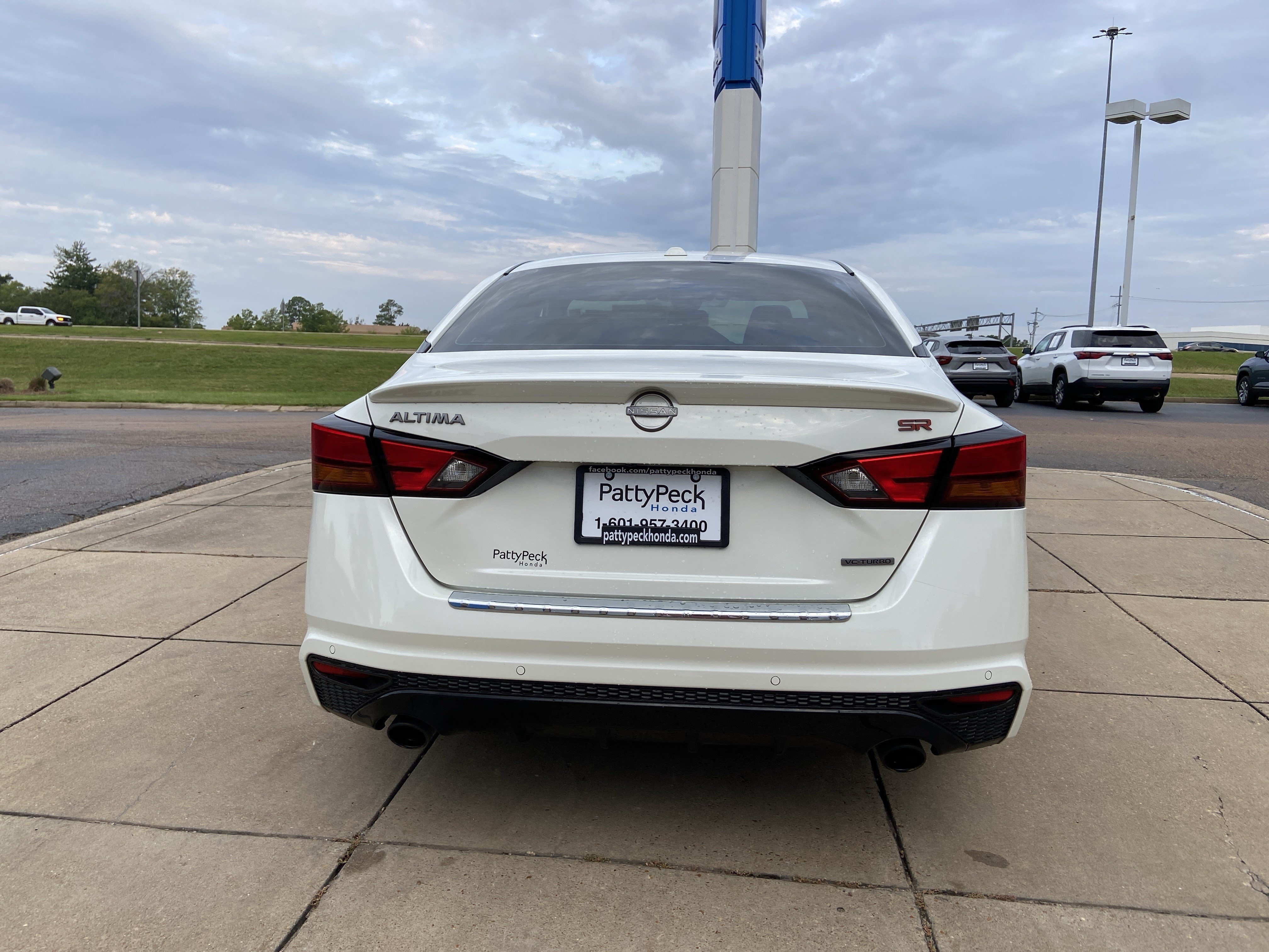 Used 2023 Pearl White Tricoat Nissan 2.0 SR image 10