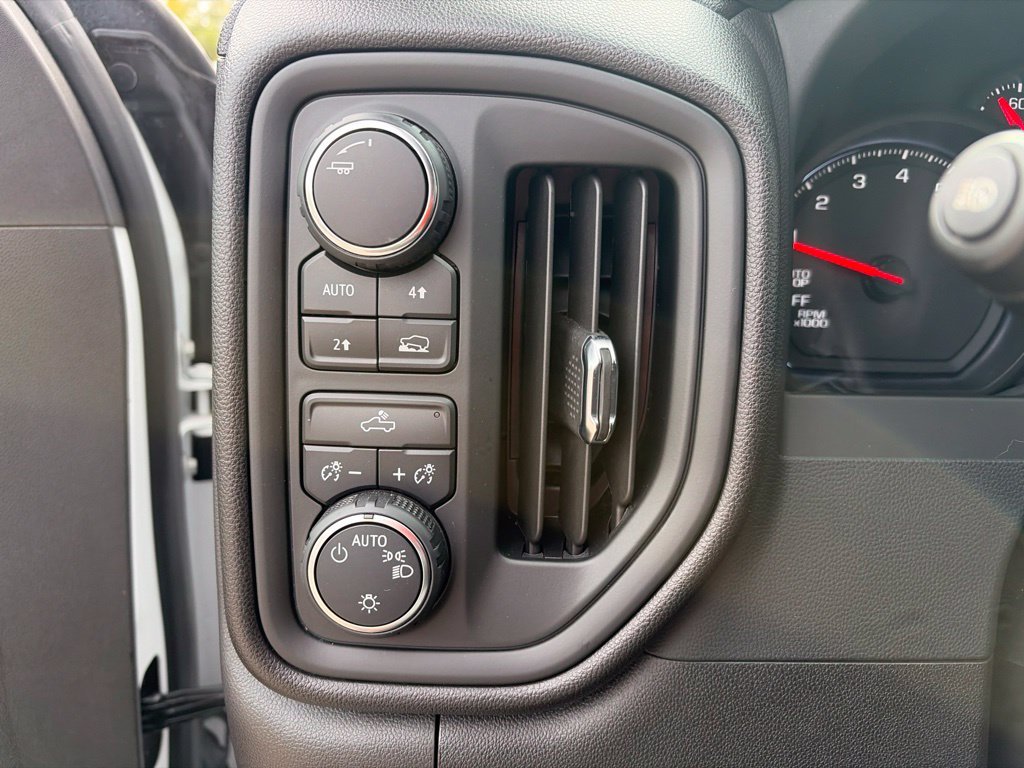 Used 2024 White Chevrolet Custom image 24