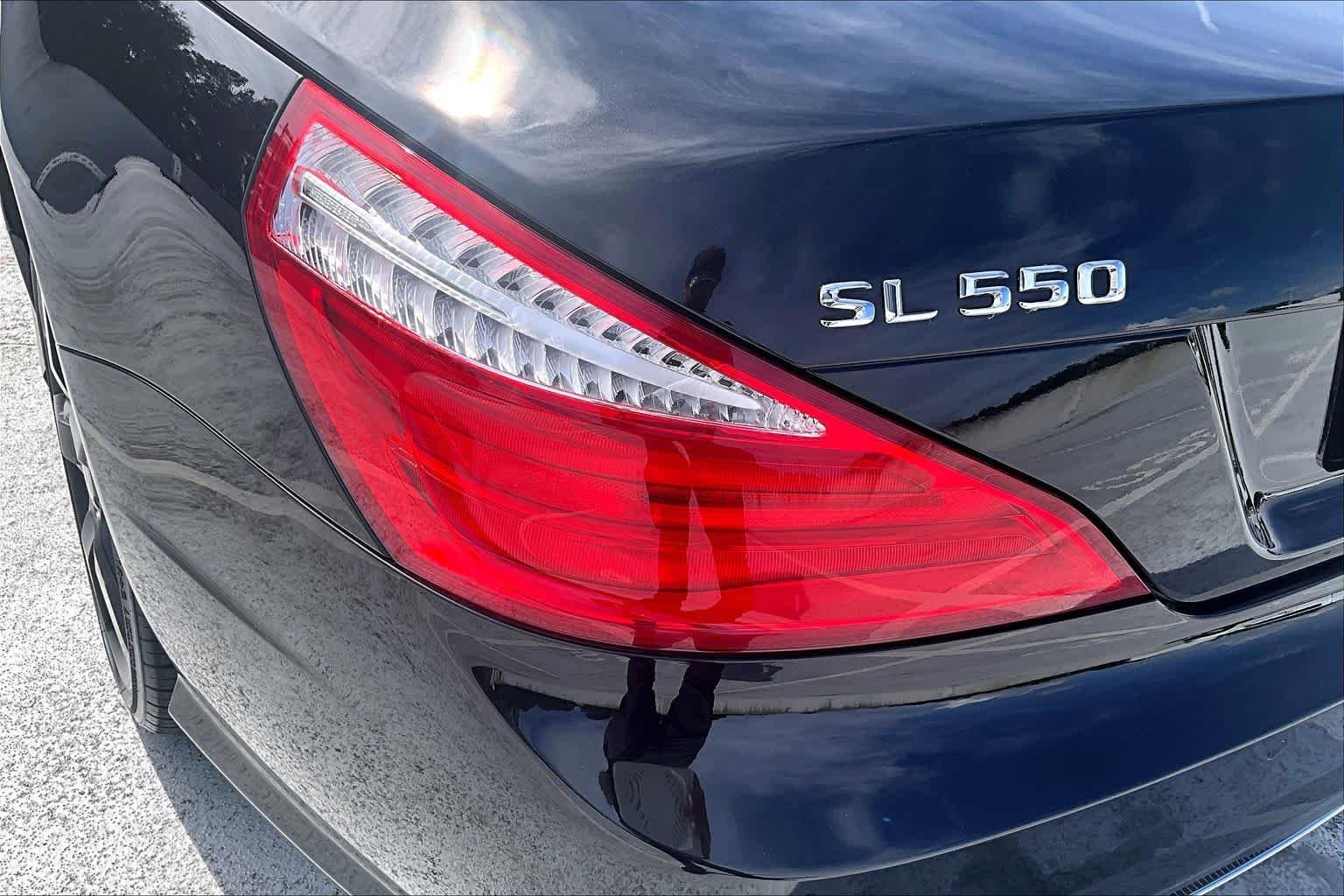 Used 2016 Obsidian Black Metallic Mercedes-Benz SL 550 image 23
