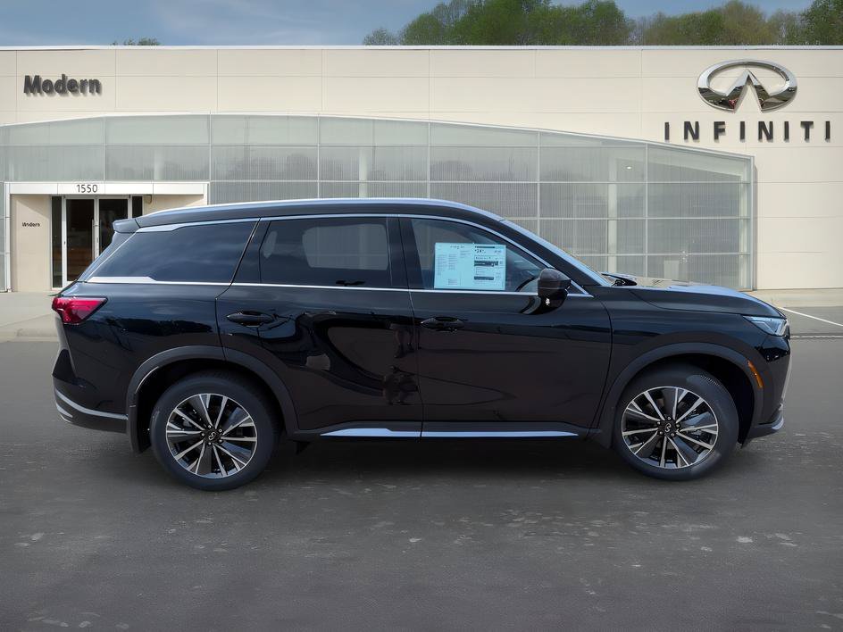 Certified Used 2026 Mineral Black INFINITI LUXE image 4
