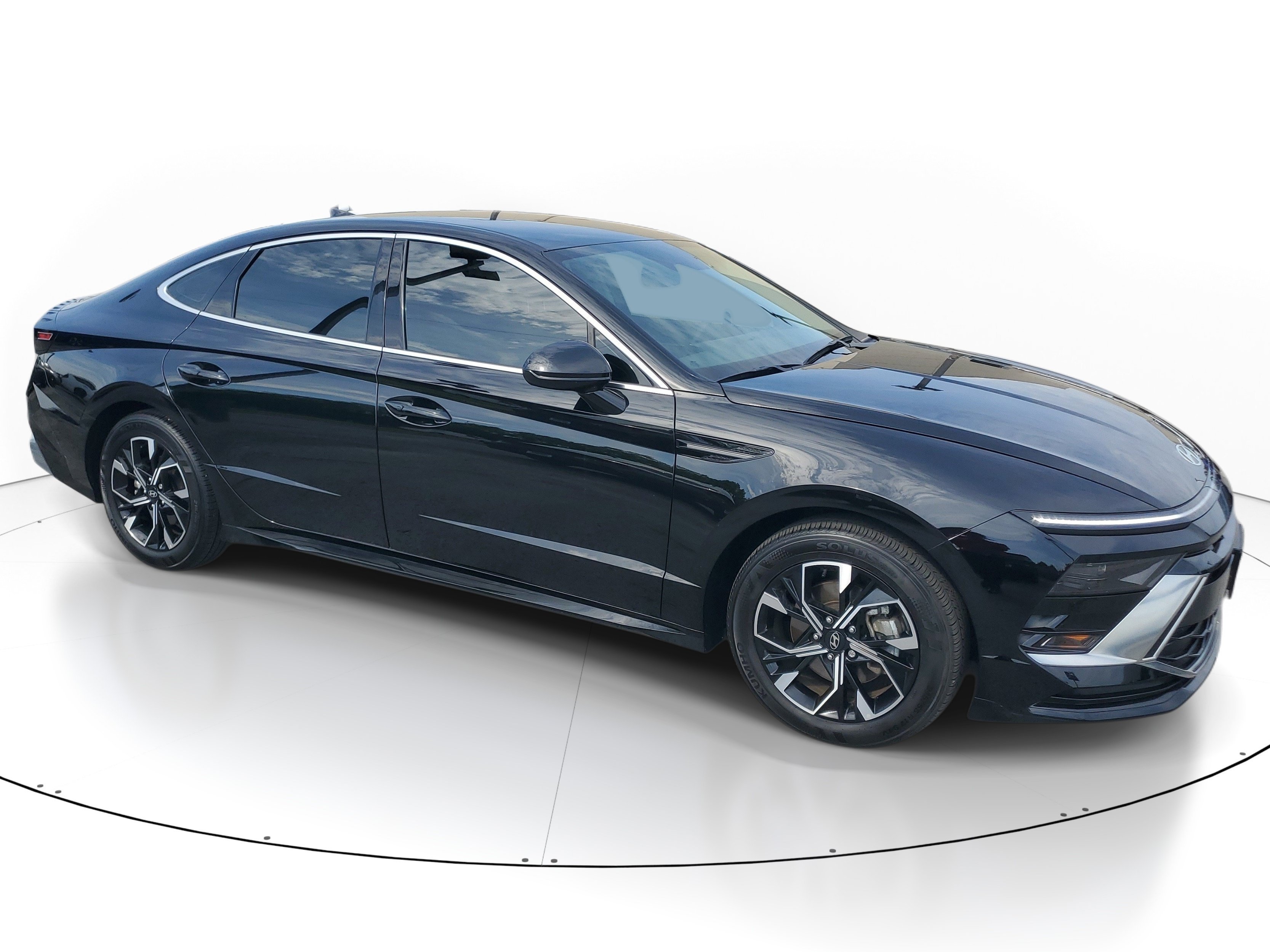 Used 2025 Abyss Black Hyundai SEL image 1