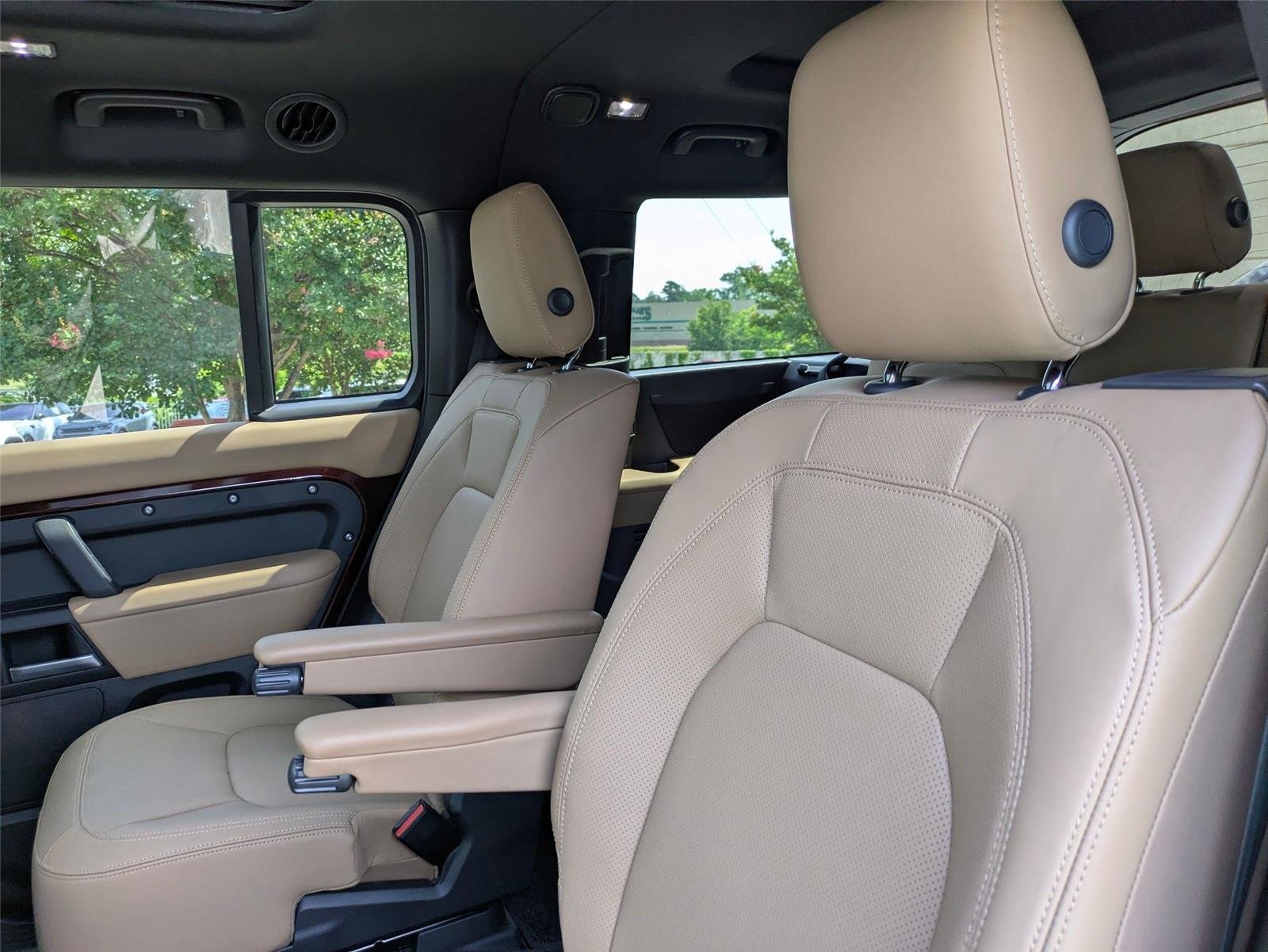 New 2026 Sedona Red Metallic Land Rover S image 30