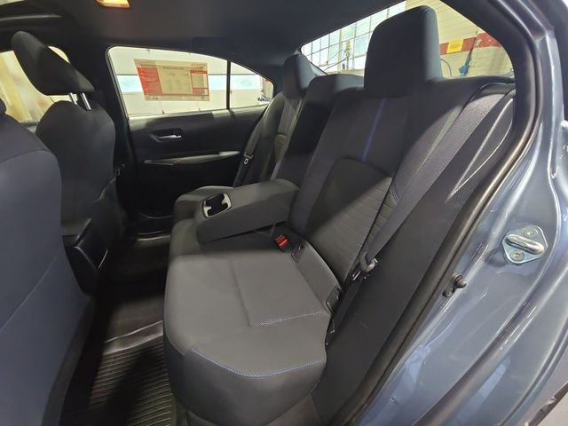 Used 2020  Toyota SE image 13