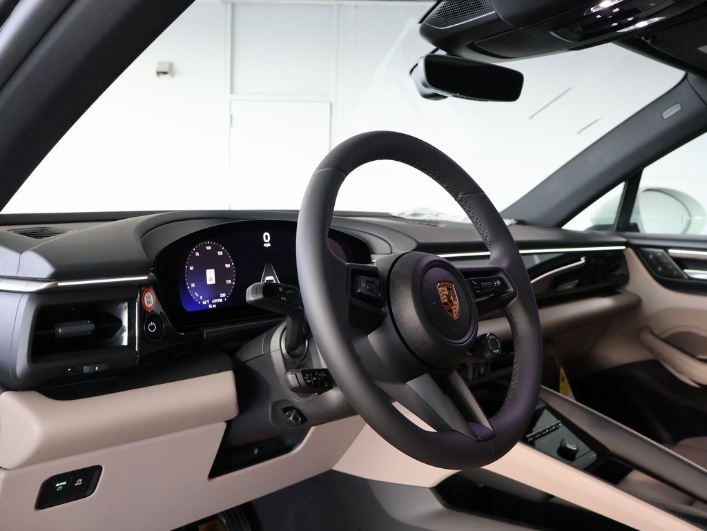 2025 Porsche Macan Electric photo 4