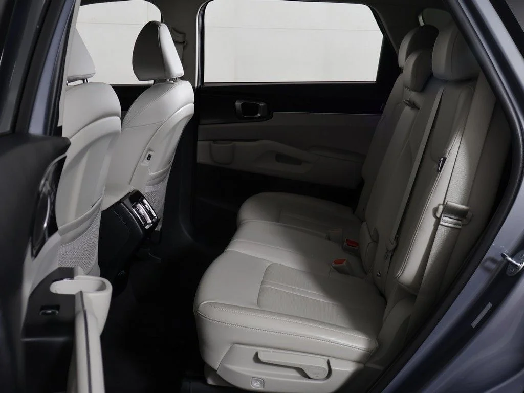 Used 2025 Silver Kia S image 32