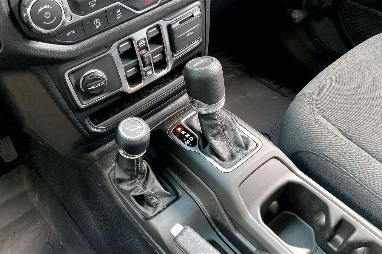 New 2026 Anvil Clear-Coat Exterior Paint Jeep Sport S image 28