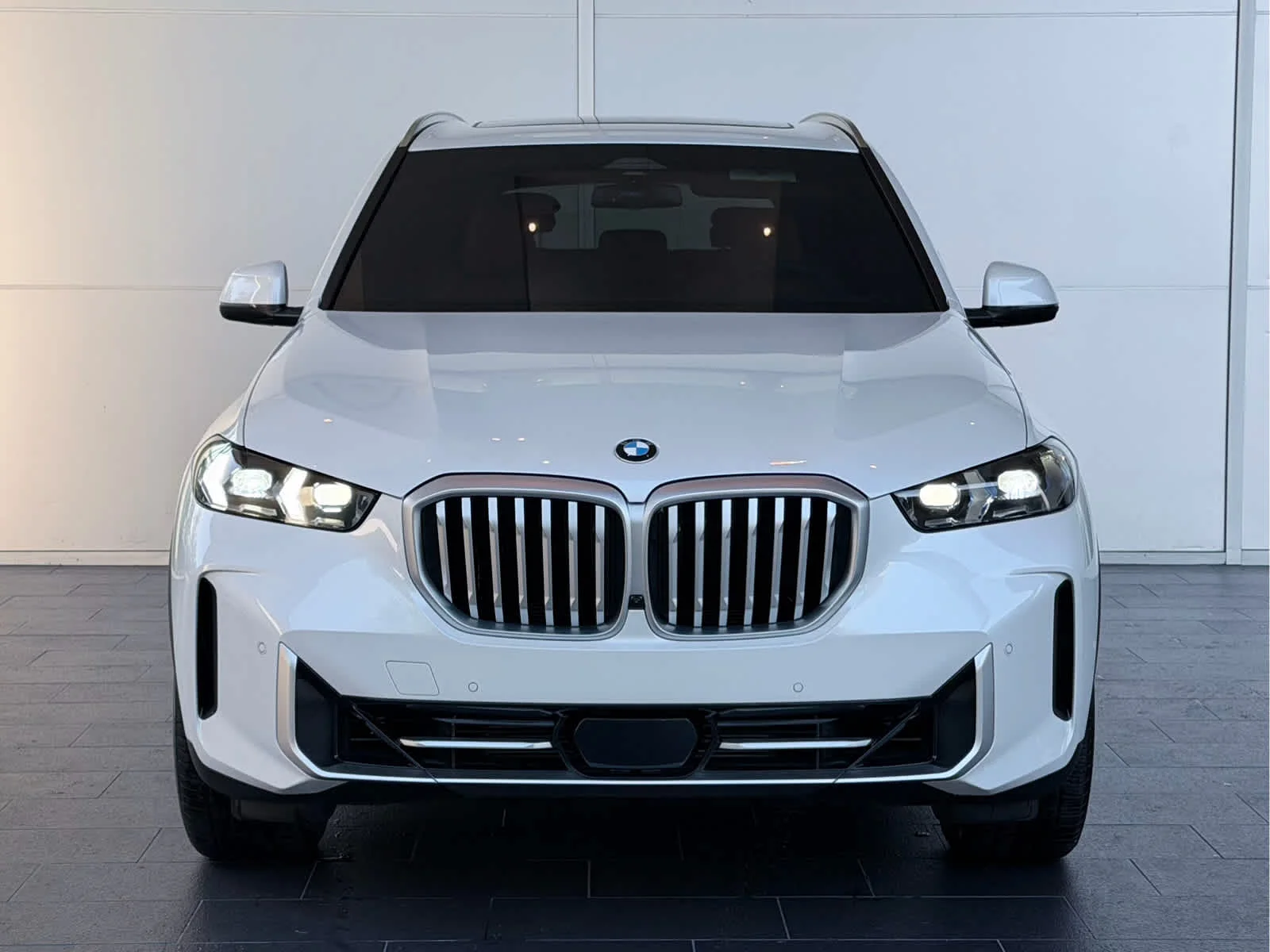 Used 2026  BMW sDrive40i image 2