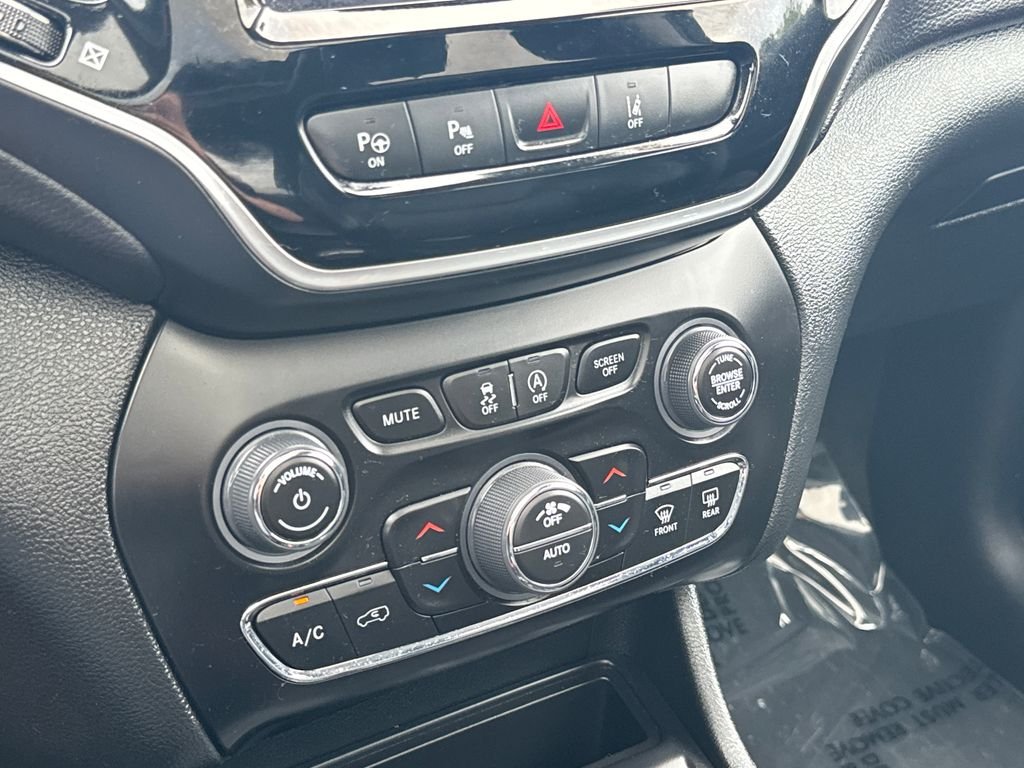 Used 2022 Black Jeep Limited image 24