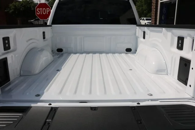 New 2026 Oxford White Ford XLT image 39