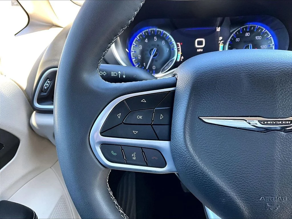 2023 Chrysler Pacifica Touring L - Photo 15