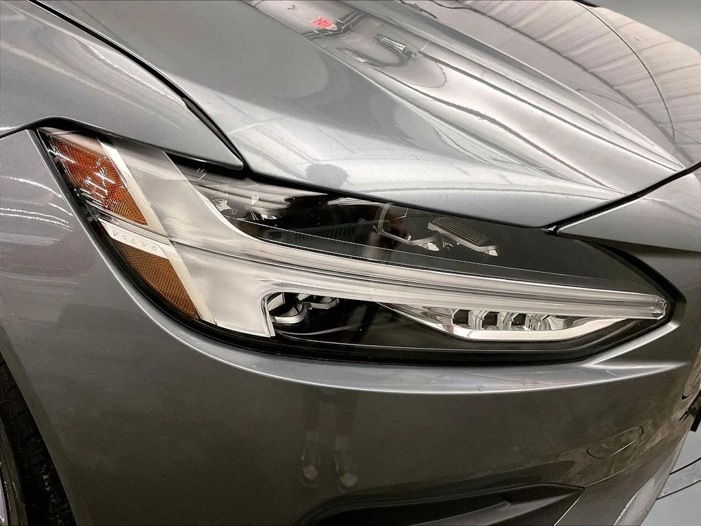 Used 2019 Gray Volvo T6 Momentum image 33