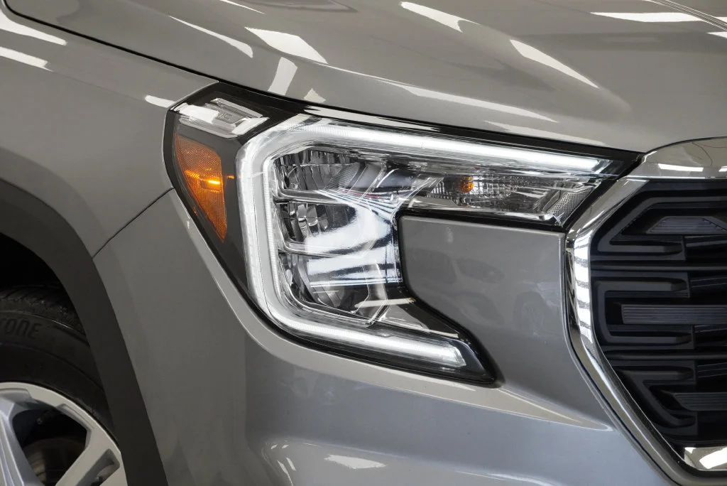 Used 2024 Sterling Metallic GMC SLE image 32