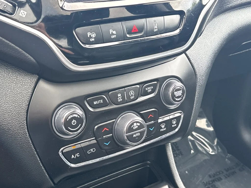 Used 2022 Black Jeep Limited image 24
