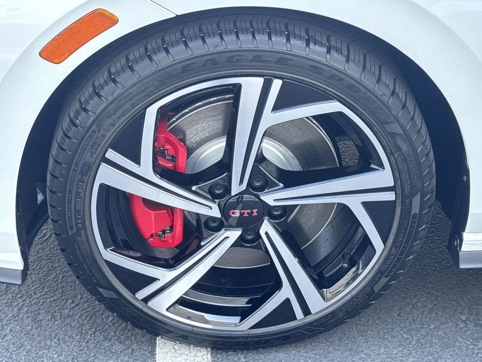 New 2026 Opal White Pearl Volkswagen SE image 10