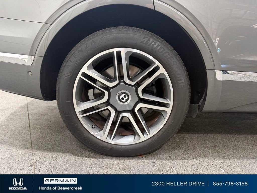 Used 2018 Porcelain Metallic Bentley W12 image 10