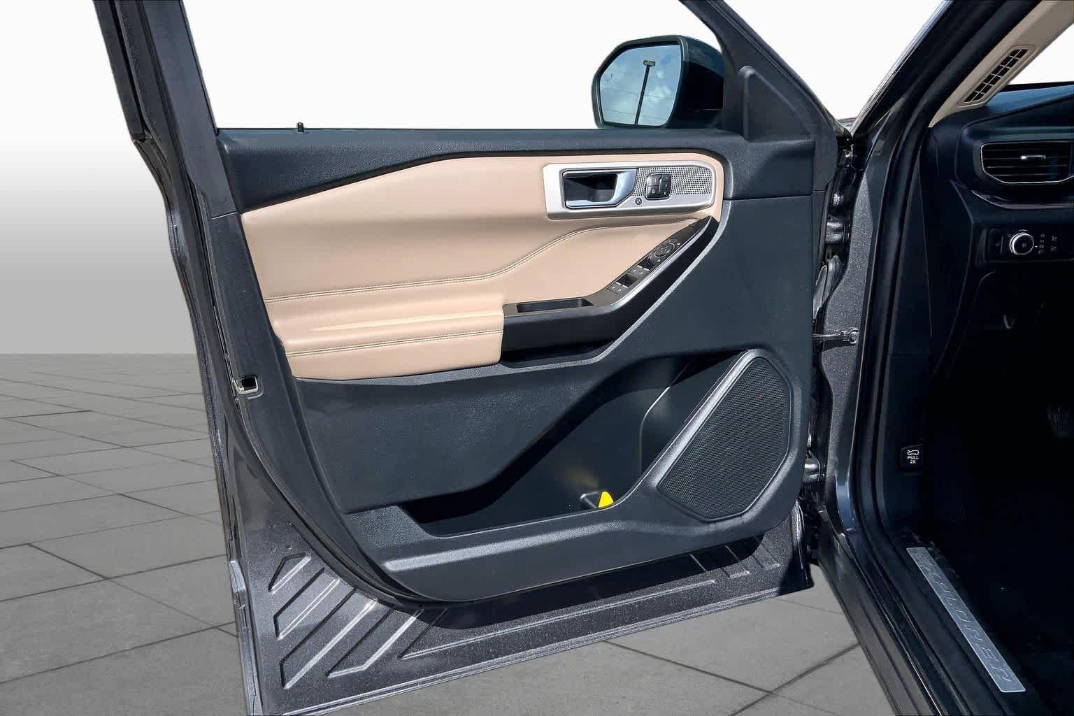 Used 2020 Magnetic Metallic Ford Limited image 21
