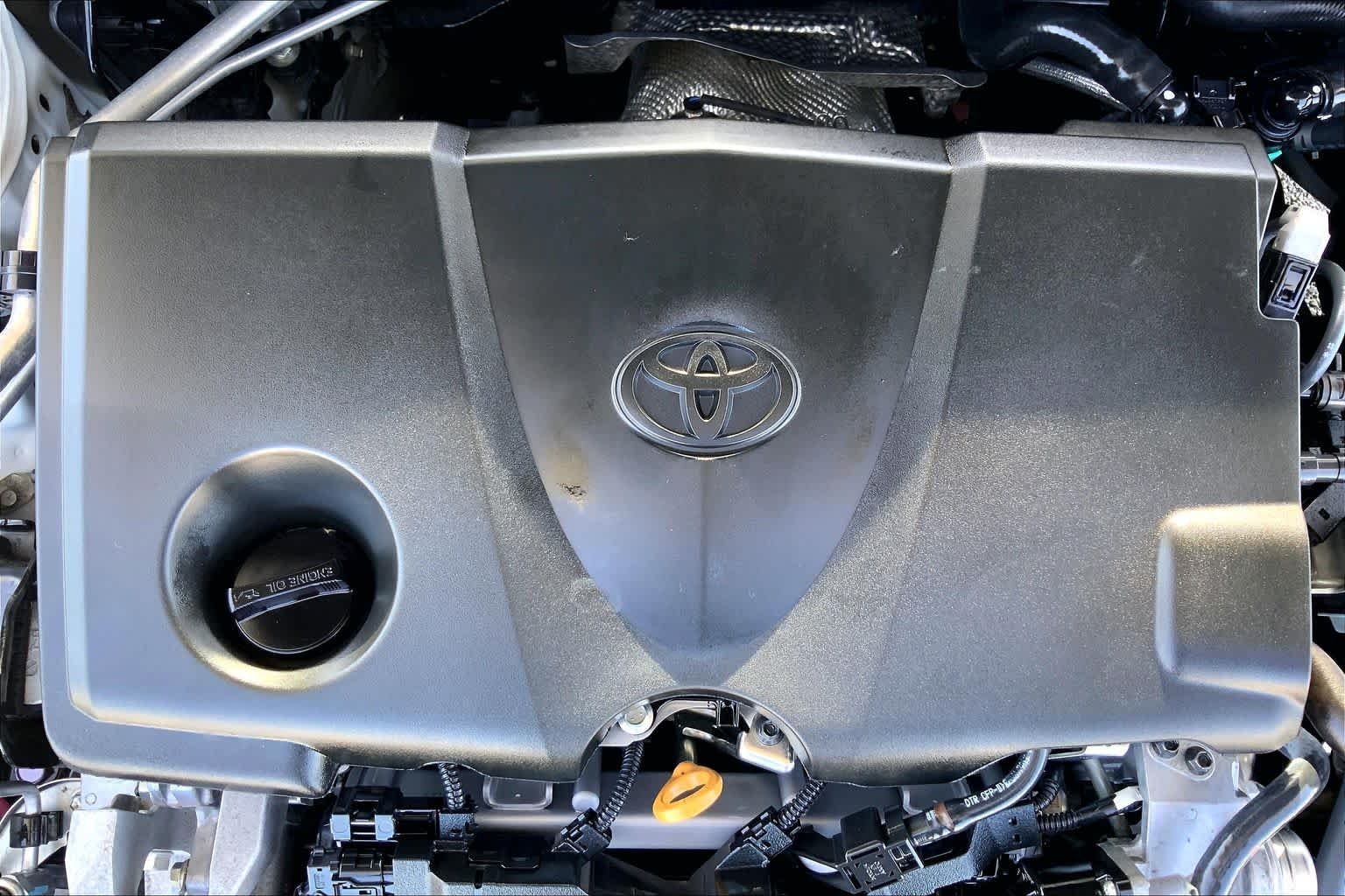 Used 2022 Wind Chill Pearl Toyota XLE image 32