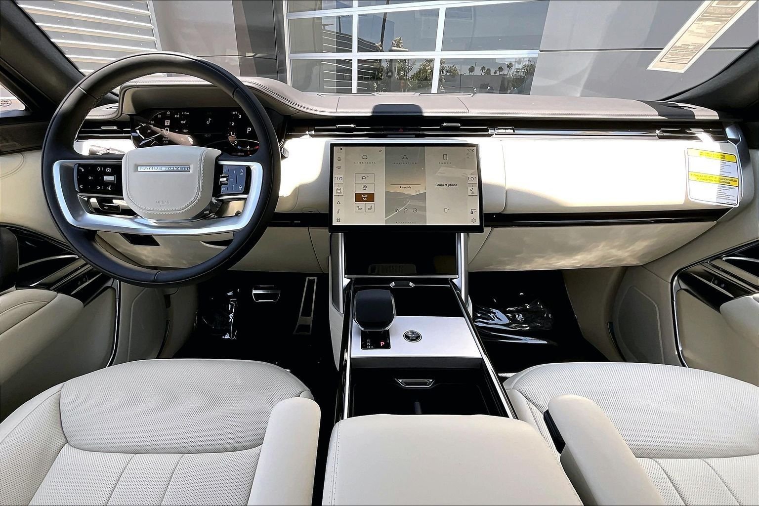 New 2026 Santorini Black LAND ROVER SE LWB 7-Seats / V8 image 5