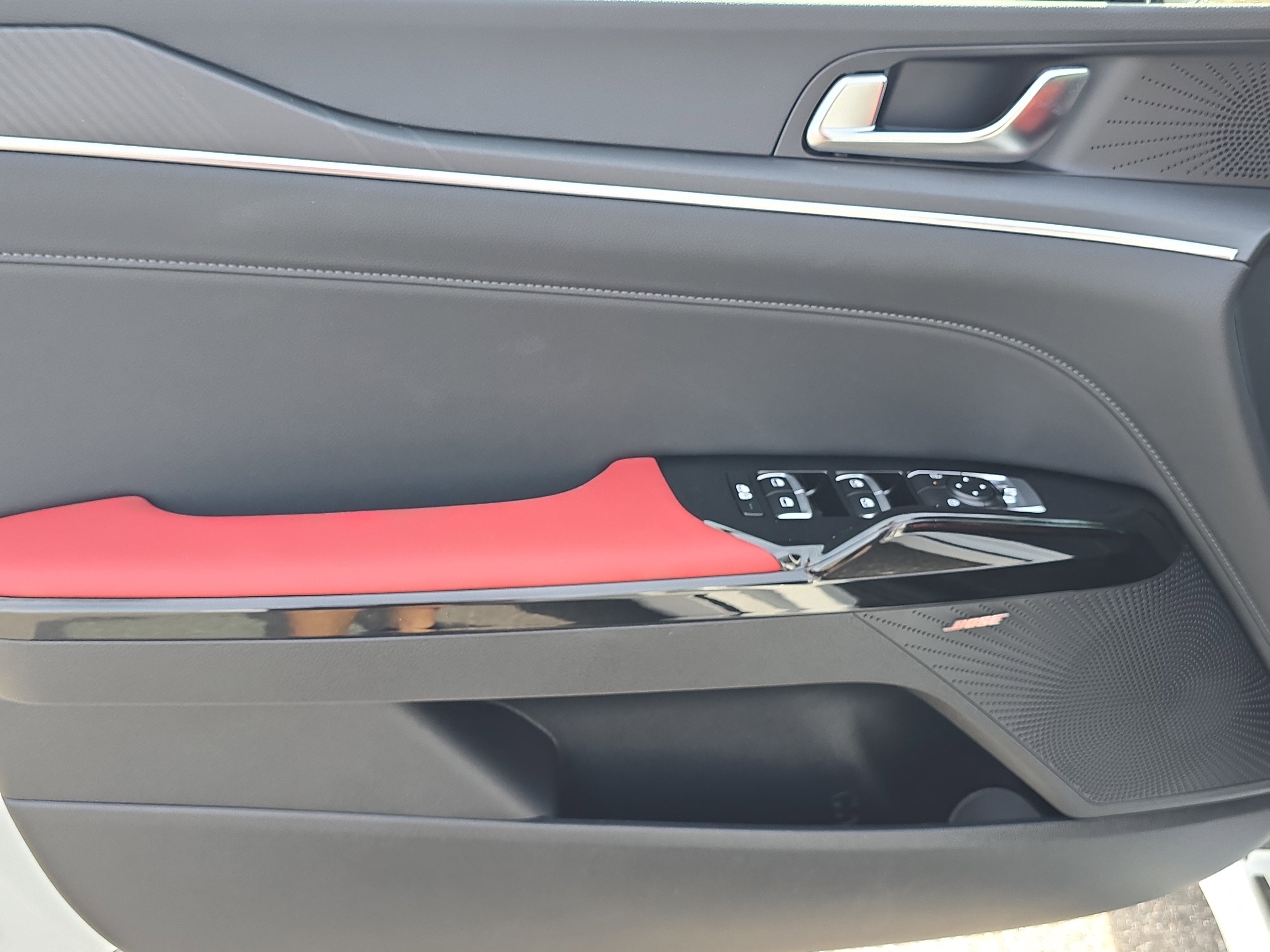 New 2026 Snow White Pearl Kia GT-Line FWD image 17