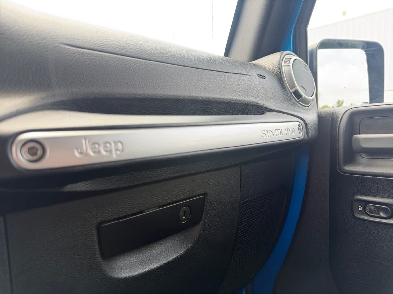 Used 2015 Hydro Blue Pearl Coat Jeep Sahara image 30