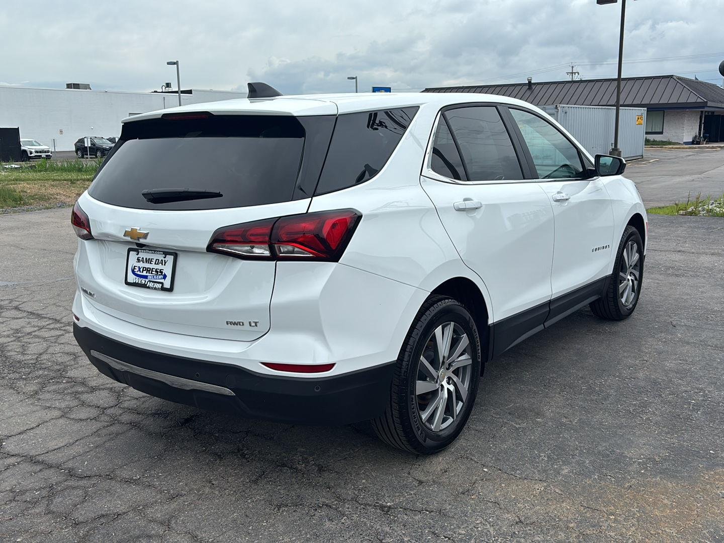 Used 2024 Summit White Chevrolet LT image 7