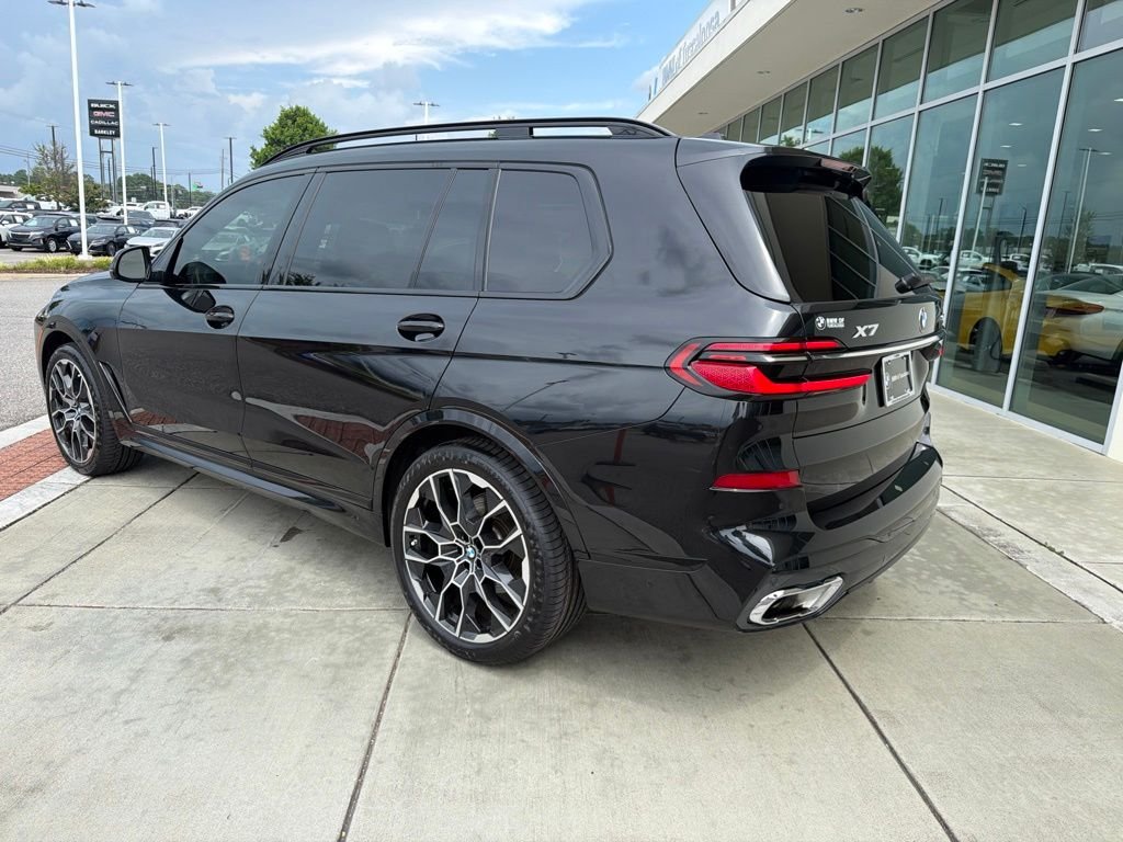 Used 2025 Black Sapphire Metallic BMW xDrive40i image 4