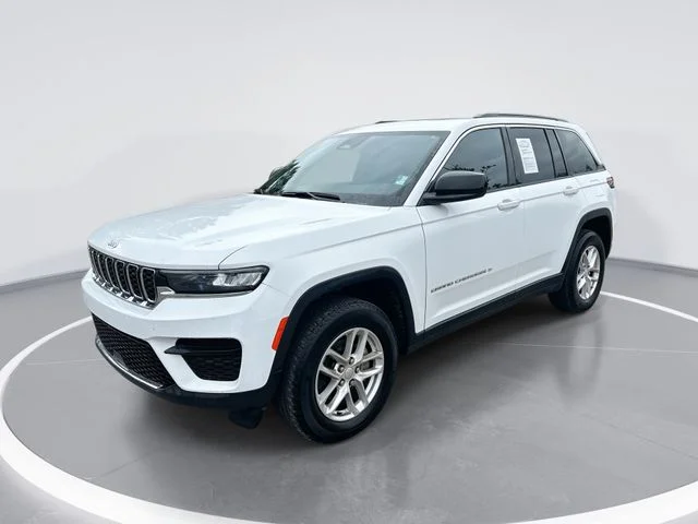 2025 Jeep Grand Cherokee Laredo X 4x4's photo