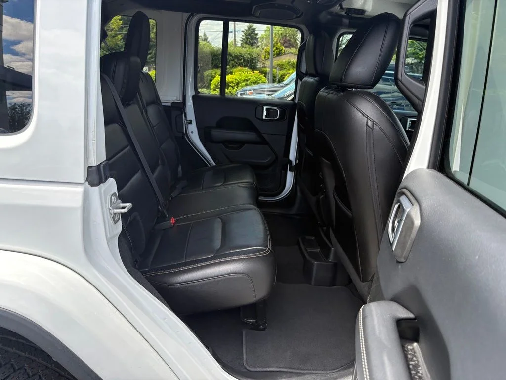 Used 2018 White Jeep Unlimited Sahara image 24