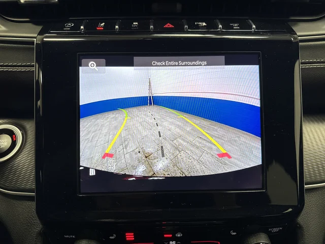 Used 2023 Velvet Jeep Altitude X image 9