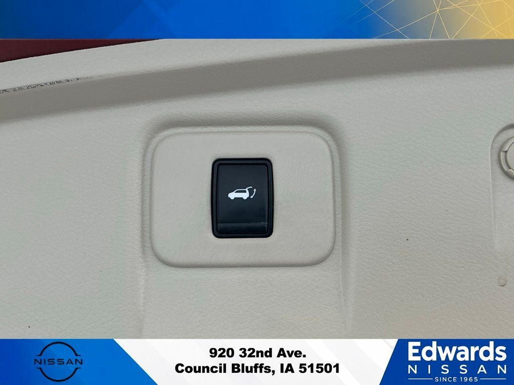Used 2018 Red Nissan SL image 11