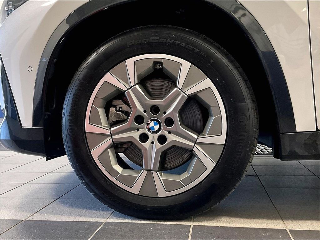 Used 2025 White BMW xDrive28i image 7