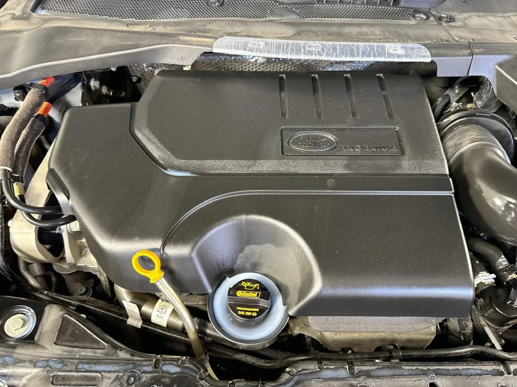Used 2023 Gray Land Rover R-Dynamic SE image 41