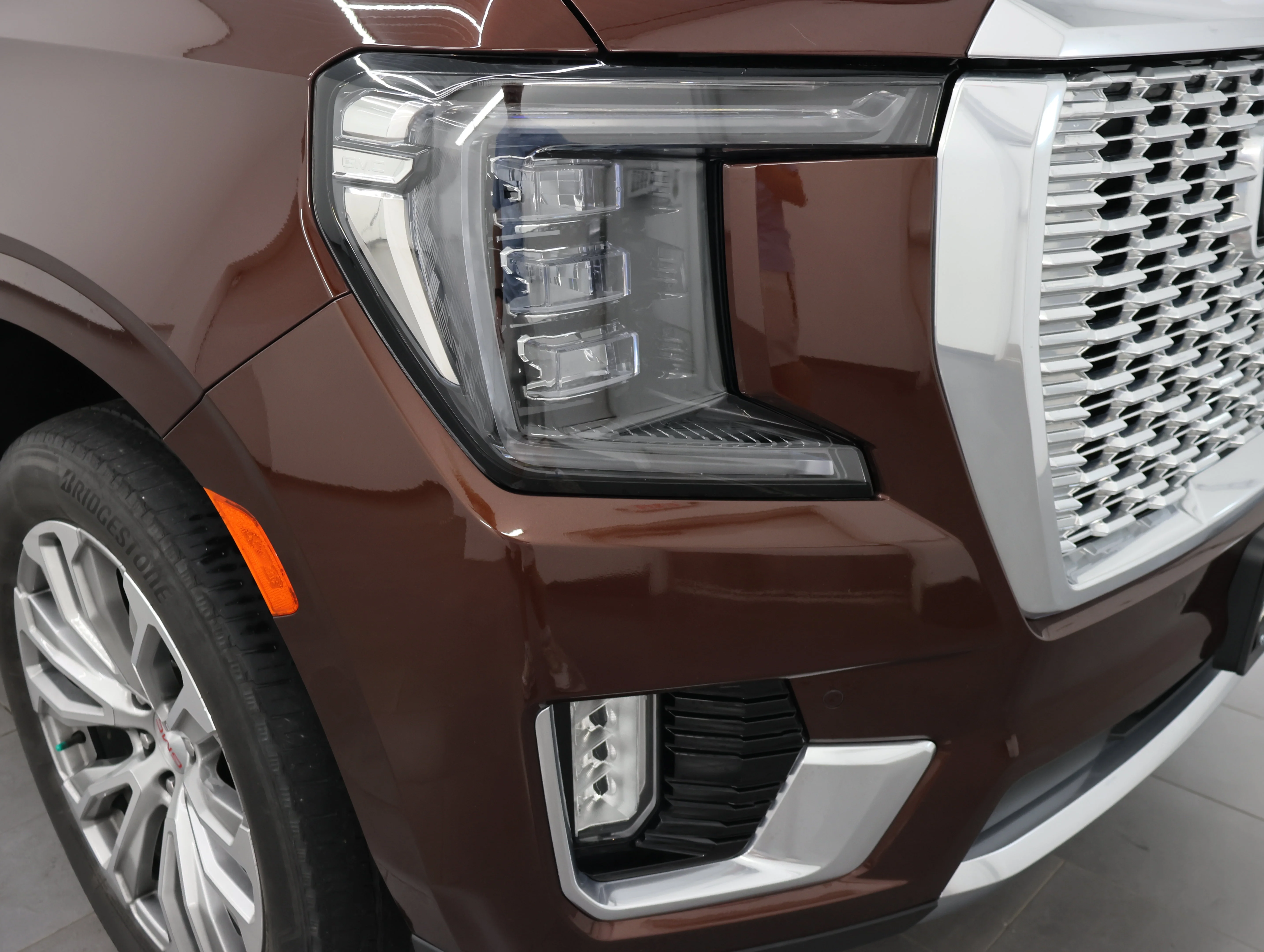 Used 2022 Redwood Metallic GMC Denali image 28