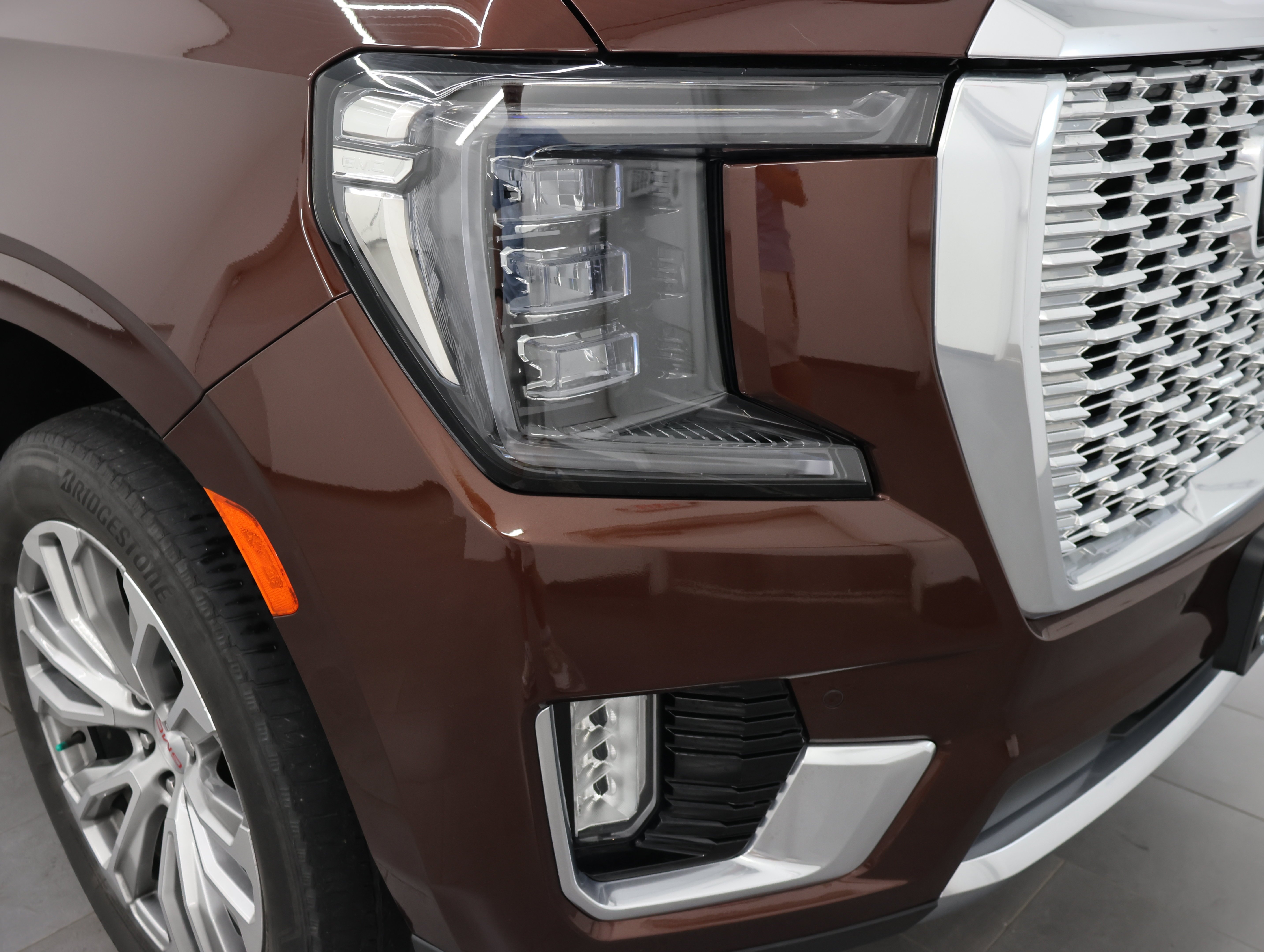 Used 2022 Redwood Metallic GMC Denali image 28