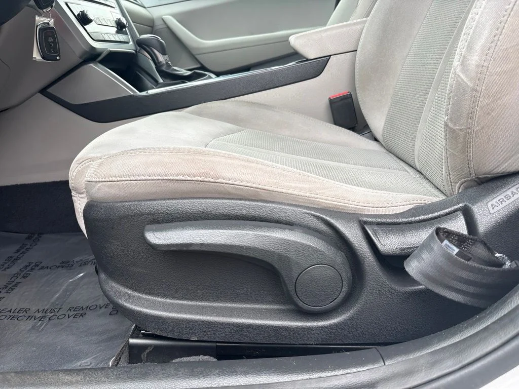 Used 2016 Silver Hyundai SE image 15