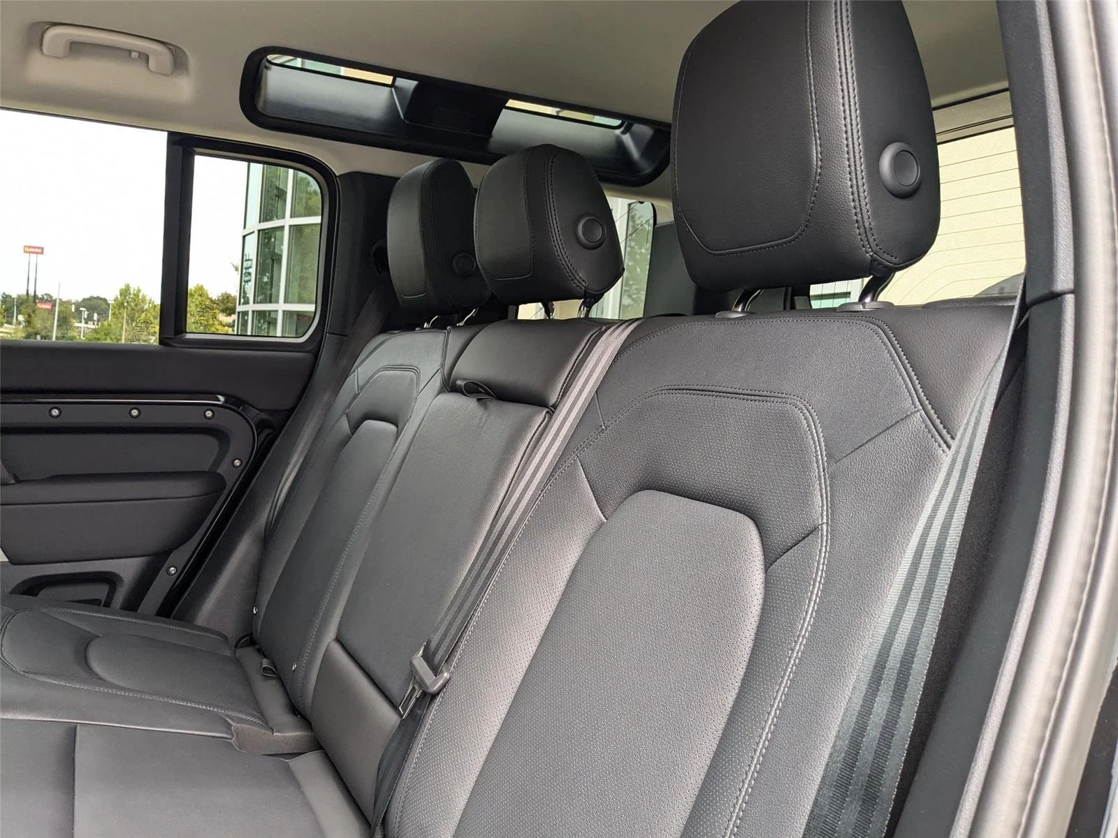 Used 2024 Santorini Black Metallic Land Rover SE image 29