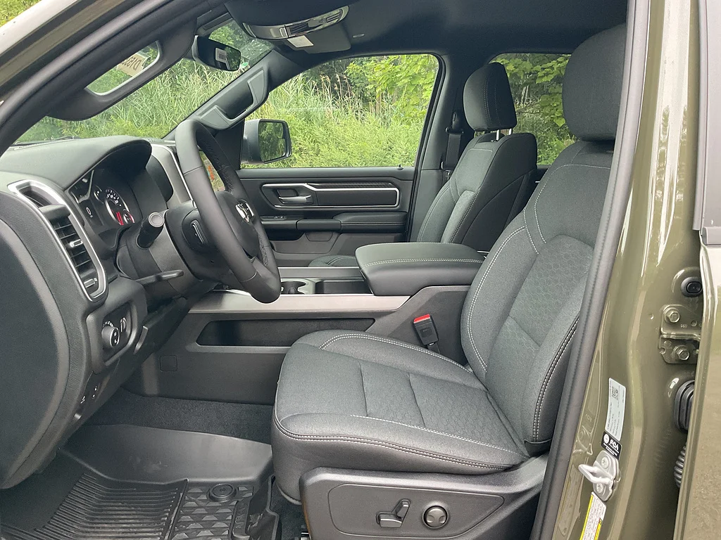 New 2026 Tank RAM Big Horn Crew Cab 4x4 5