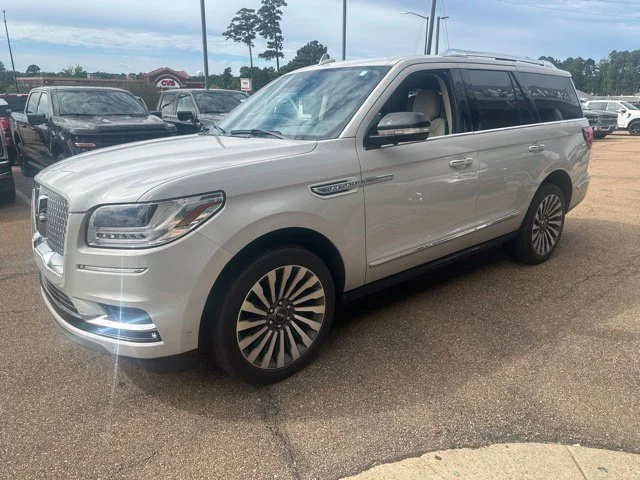 Used 2021 Ceramic White Lincoln Reserve image 2